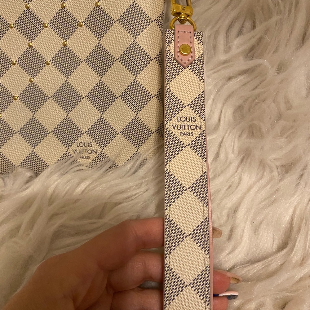 💯 LOUIS VUITTON WRISTLET! Coming Soon! - Picture 2 of 7